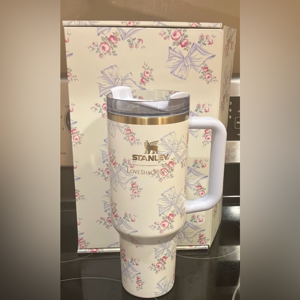 NIB Stanley x LoveShackFancy Holiday Quencher 40 OZ - Rosa Beaux Blue (IN HAND)